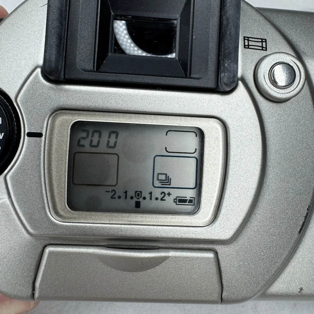 CANON EOS IX 35mm SLR Film Camera -‎ Silver